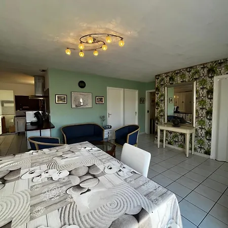 Villa Maison De Moderne Et Pratique : Wifi, Clim, Parking Et Cour Privee