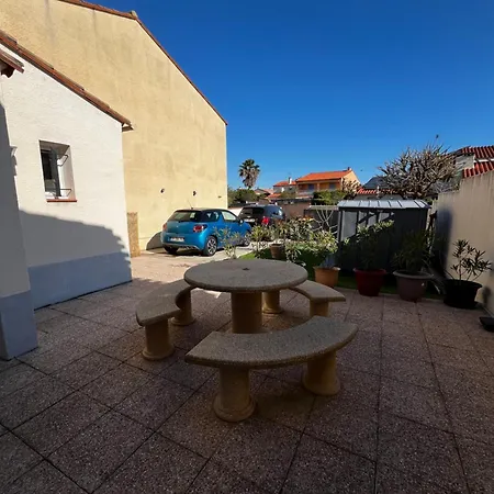 Maison De Moderne Et Pratique : Wifi, Clim, Parking Et Cour Privee