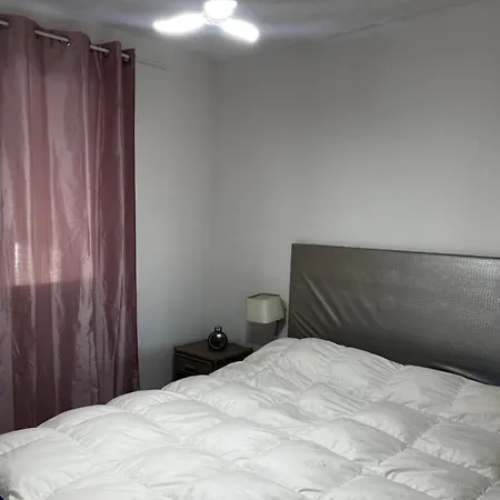 Villa Maison De Moderne Et Pratique : Wifi, Clim, Parking Et Cour Privee *