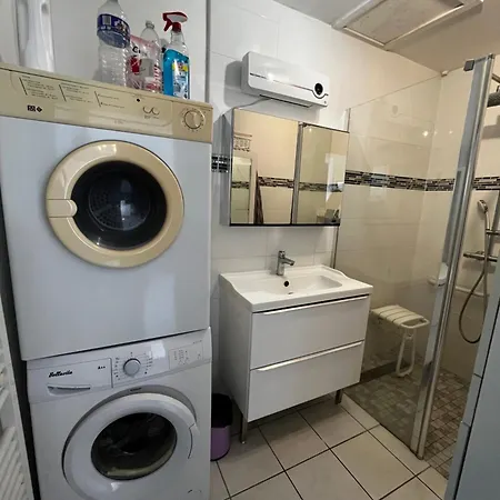 Maison De Moderne Et Pratique : Wifi, Clim, Parking Et Cour Privee