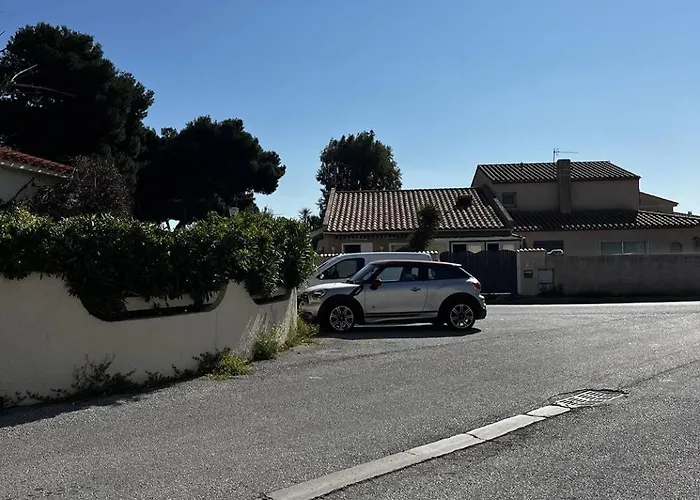 Maison De Moderne Et Pratique : Wifi, Clim, Parking Et Cour Privee