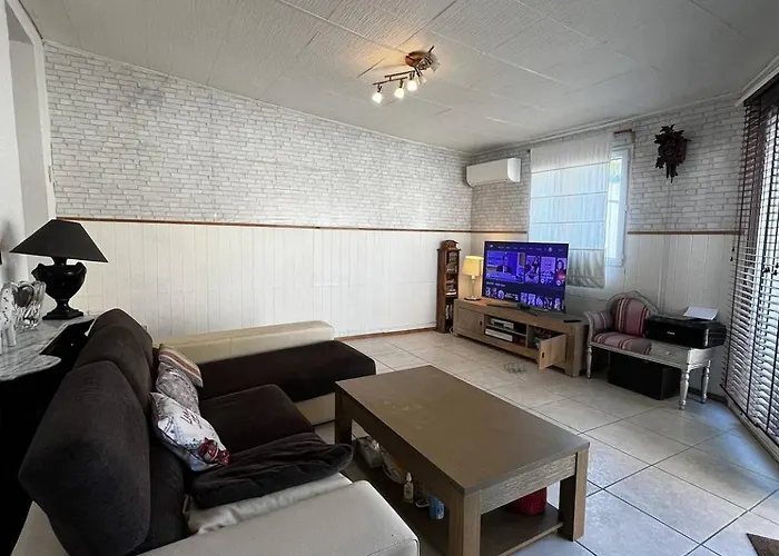 Maison De Moderne Et Pratique : Wifi, Clim, Parking Et Cour Privee *