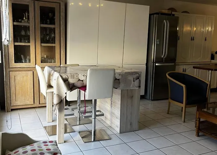 Villa Maison De Moderne Et Pratique : Wifi, Clim, Parking Et Cour Privee *